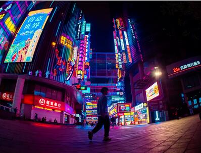 十大led顯示屏網(wǎng)：戶外LED屏如何應(yīng)對高溫、暴雨預(yù)警，極端天氣