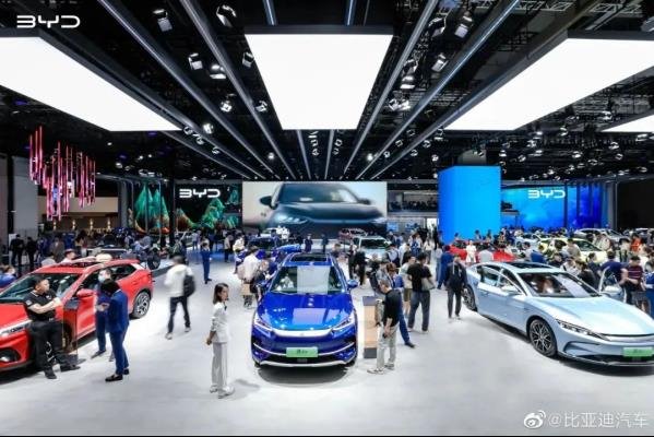 小米、比亞迪、保時(shí)捷都在用！LED顯示屏閃耀2024年最熱車展