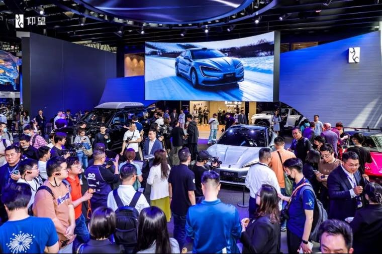 小米、比亞迪、保時(shí)捷都在用！LED顯示屏閃耀2024年最熱車展